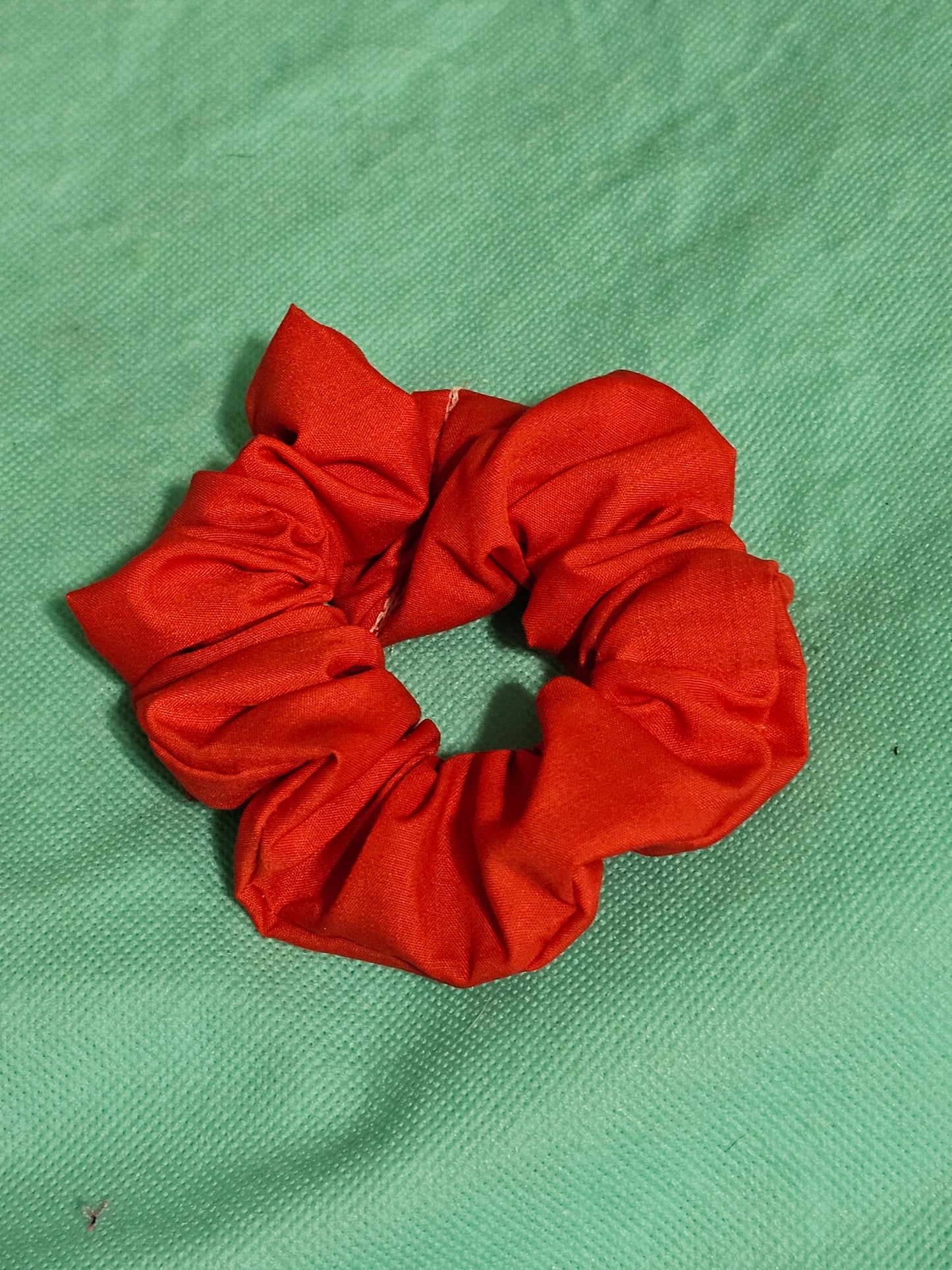 Standard red scrunche
