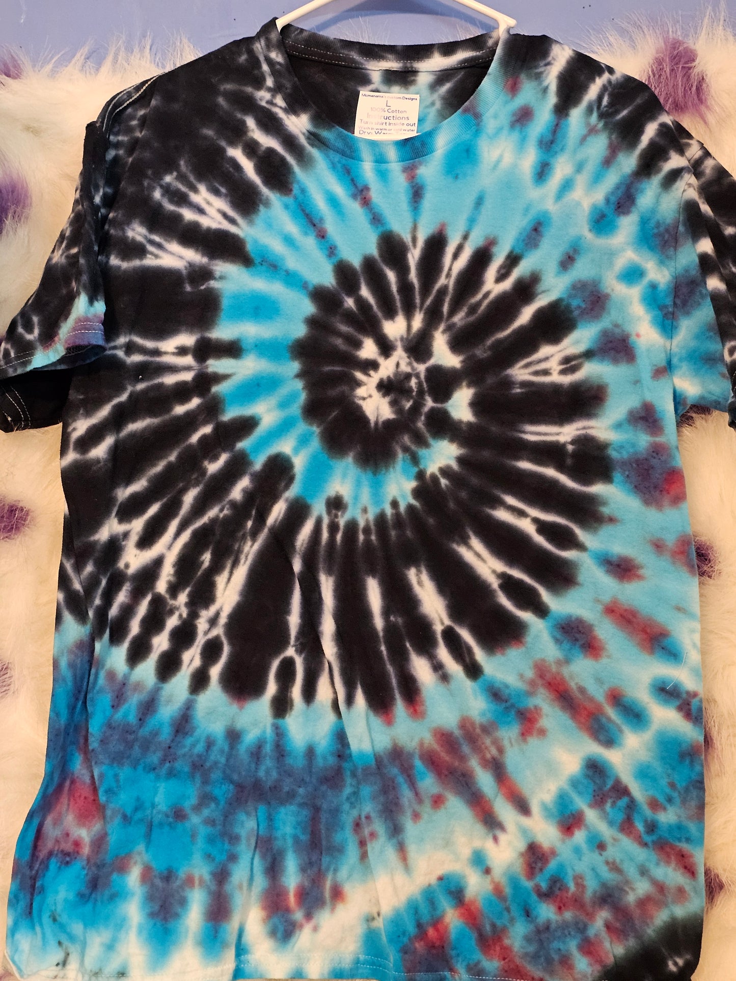 Size L 100% cotton blue and black tie die tshirt
