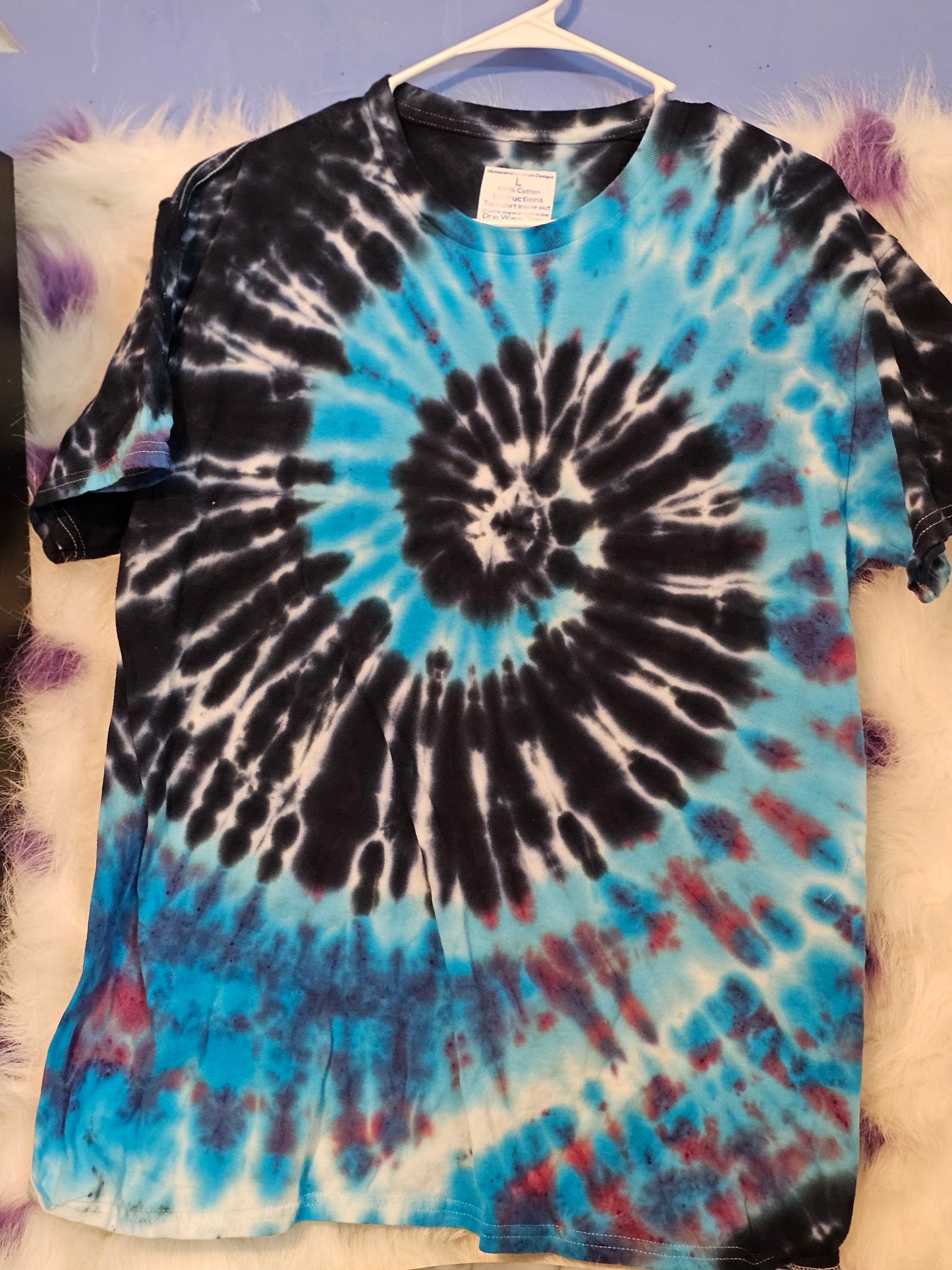 Size L 100% cotton blue and black tie die tshirt