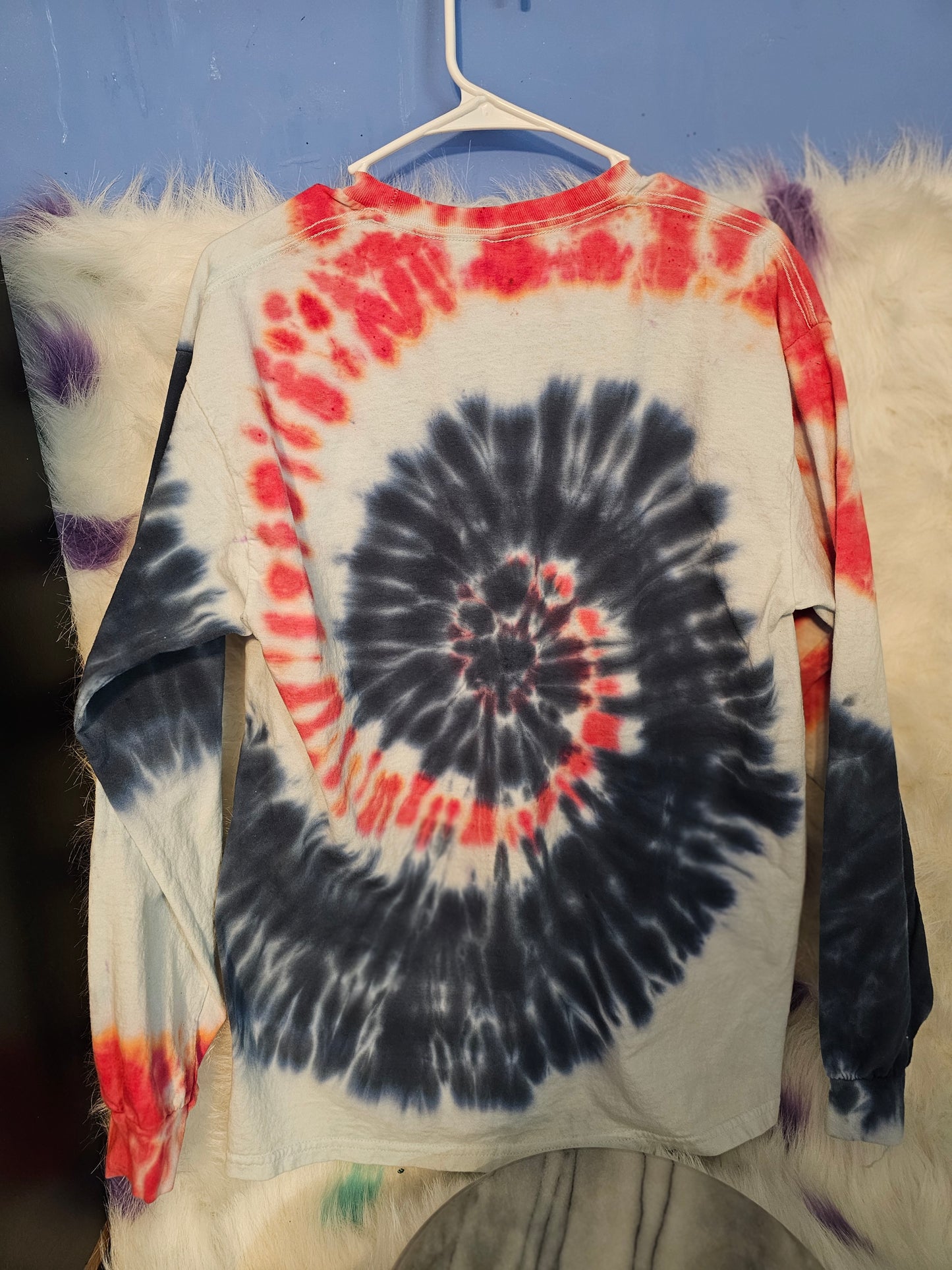 Size XL 100% cotton tie dye black,red and white Tshirt