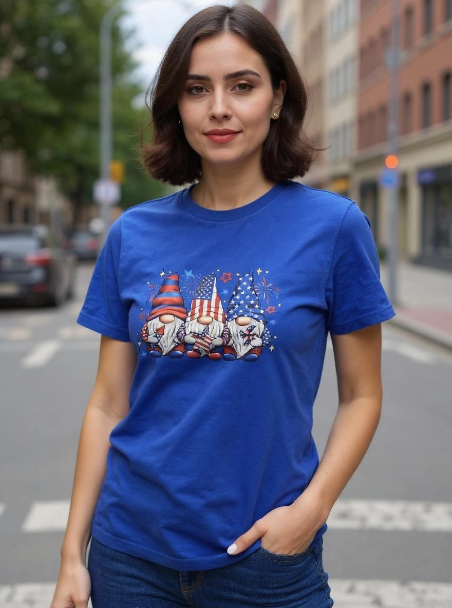 Size M 100% cotton Blue Gnomes Tshirt