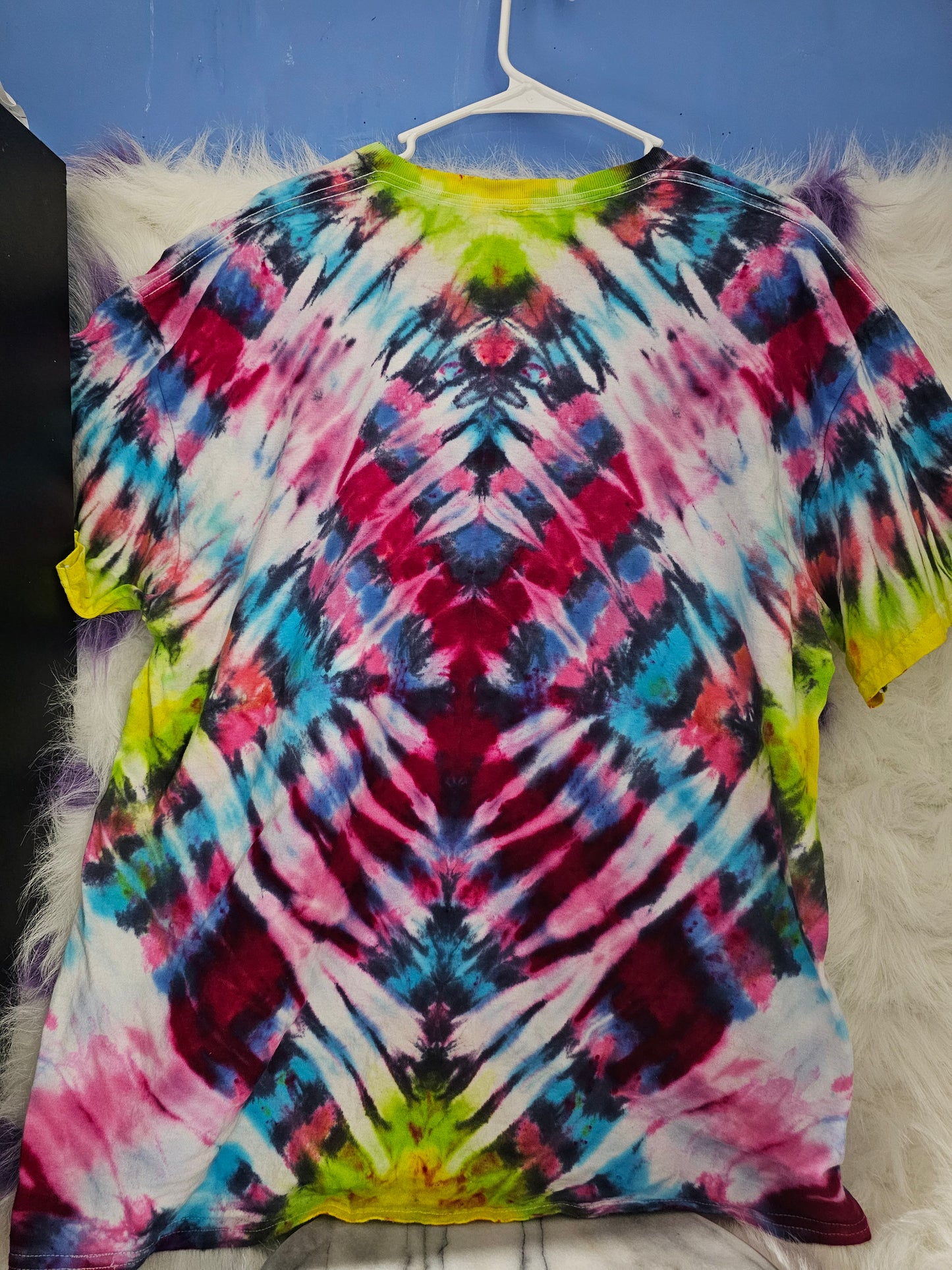 Size XL 100%cotton red,blue & green tye dye T Shirt