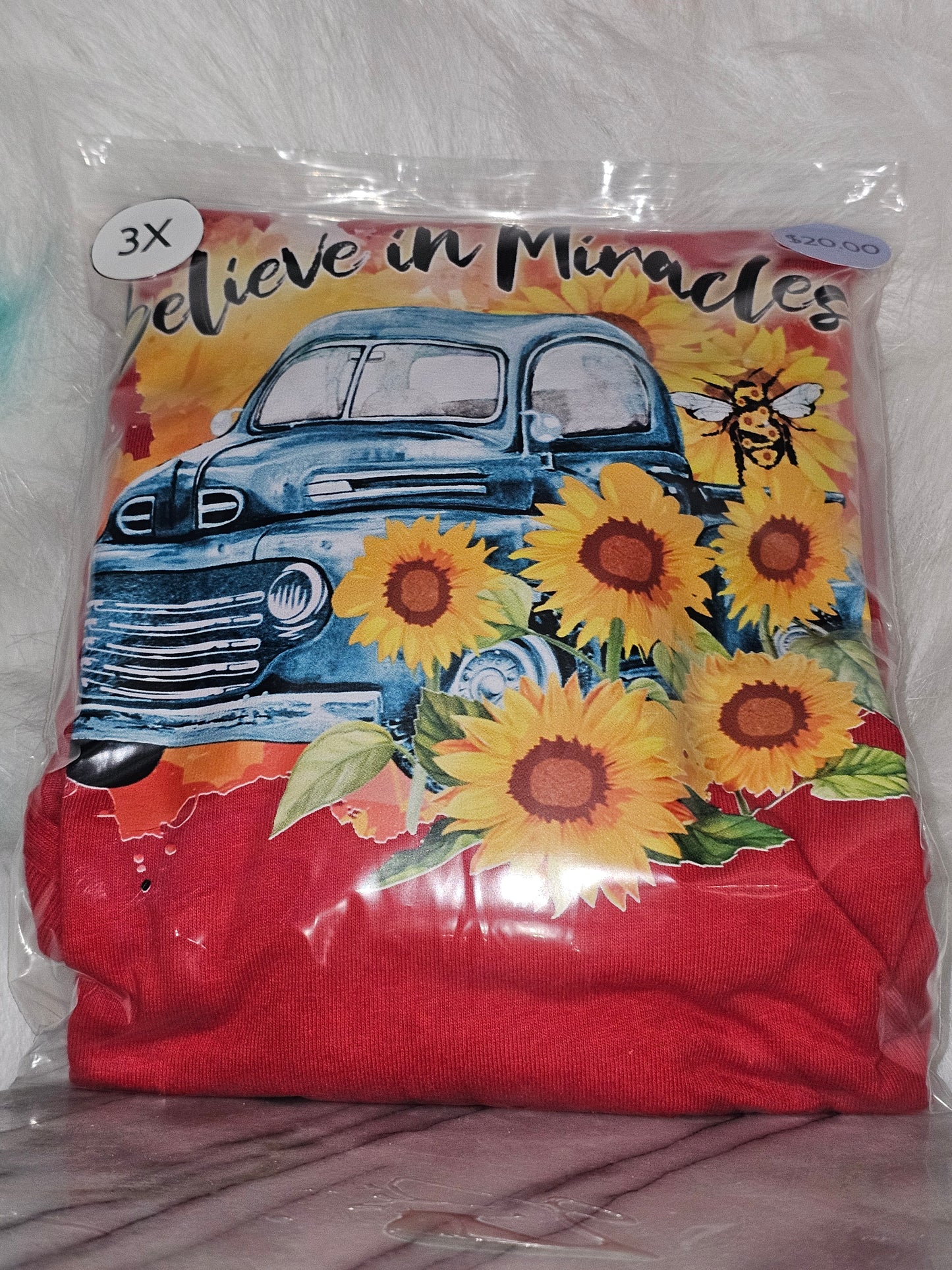 Size L 100% cotton Red Believe in miracles Tshirt