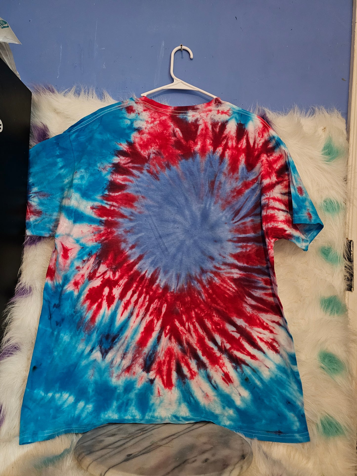 Size XL 100% cotton blue & red tye dye All America chick Tshirt