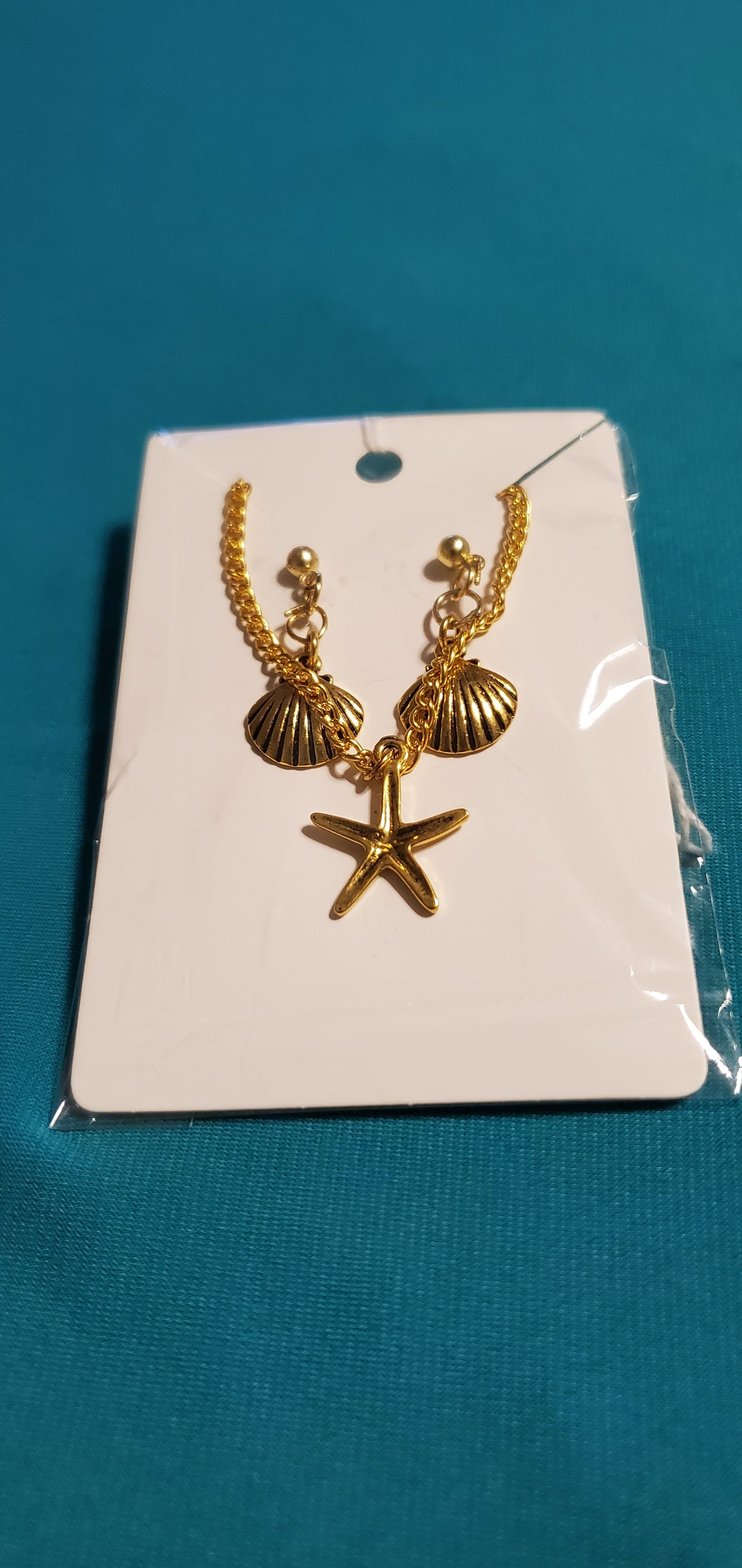 Gold plated star necklace and sea shell earrings
