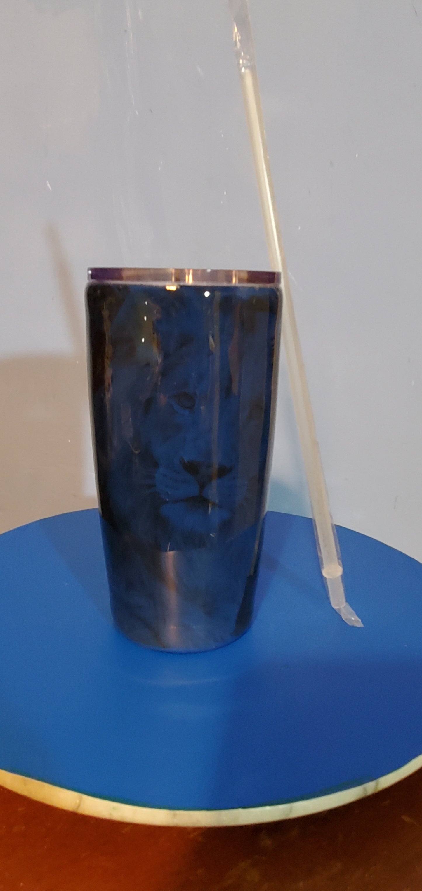 Protected lion hogg tumbler cup
