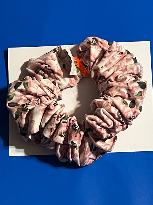 Flowerly rose hair scrunche