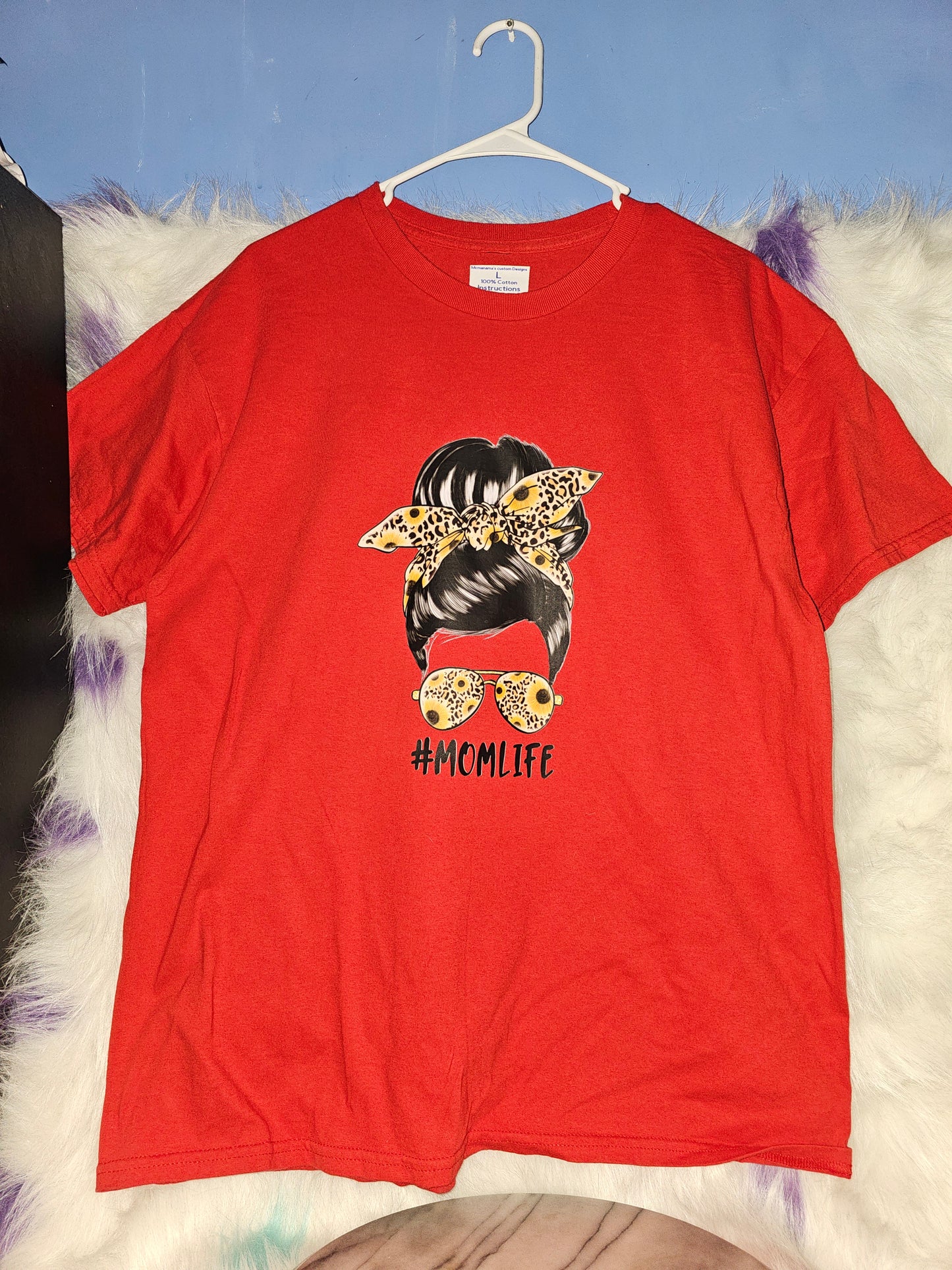 Size L 100% cotton Red Momlife Tshirt