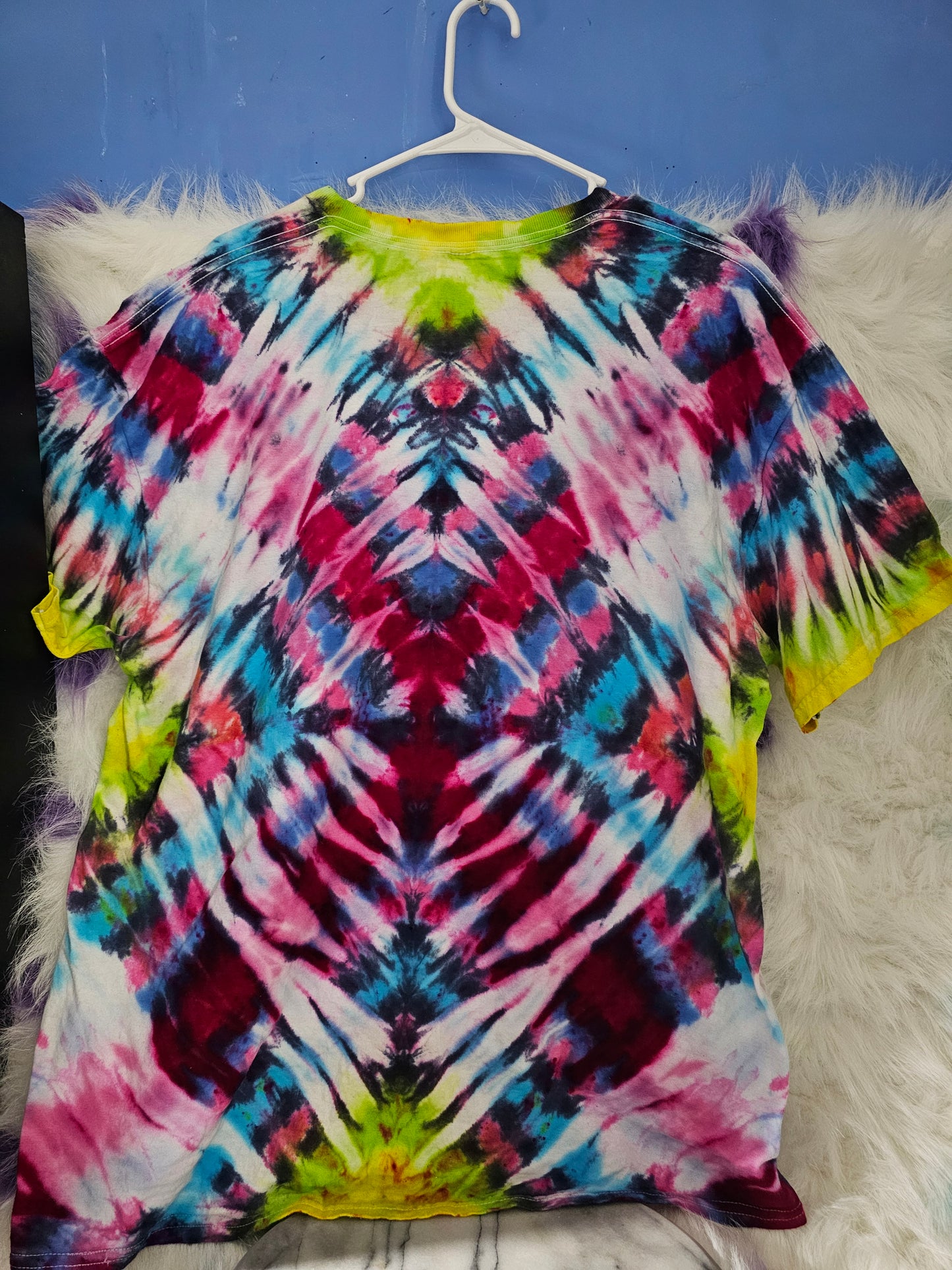 Size XL 100%cotton red,blue & green tye dye T Shirt