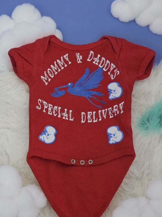 Size 0to3 months 100% cotton Mommy &Daddy's special delivery