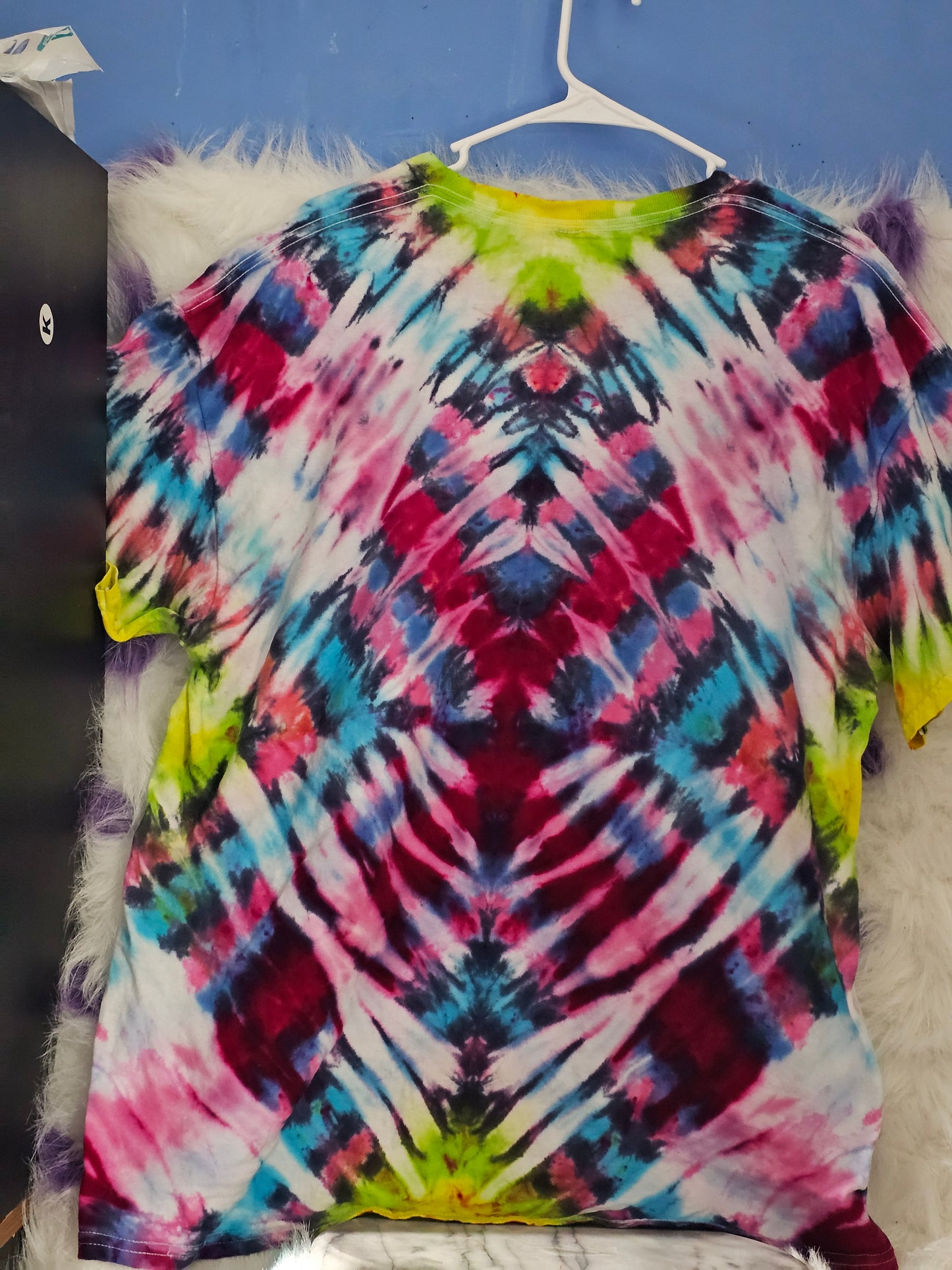 Size XL 100%cotton red,blue & green tye dye T Shirt