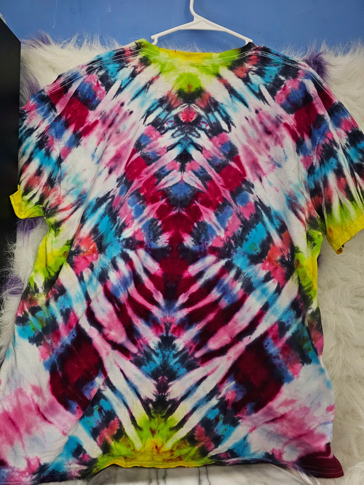 Size XL 100%cotton red,blue & green tye dye T Shirt