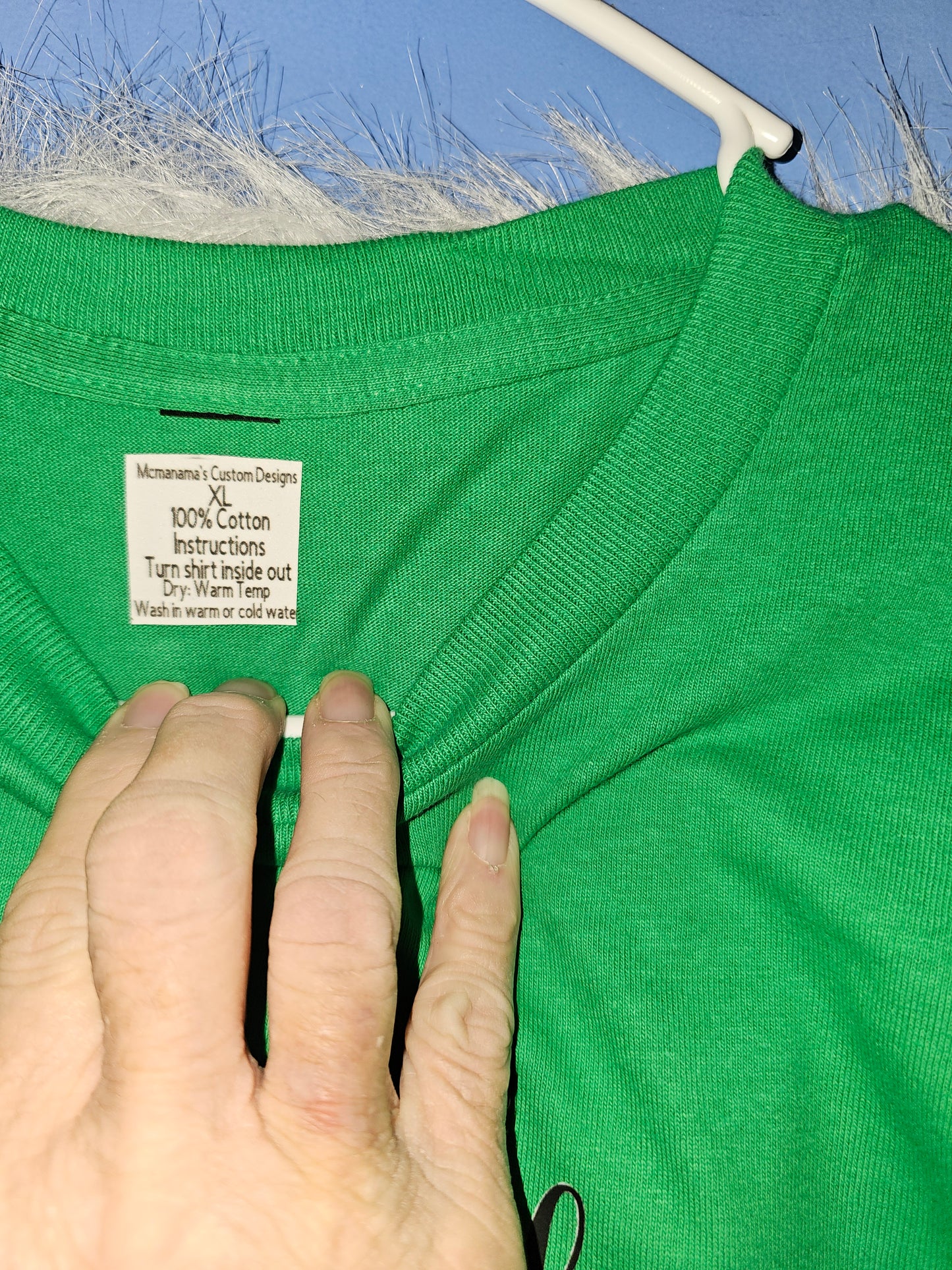 Size XL 100% cotton Green Who can be against us Tshirt