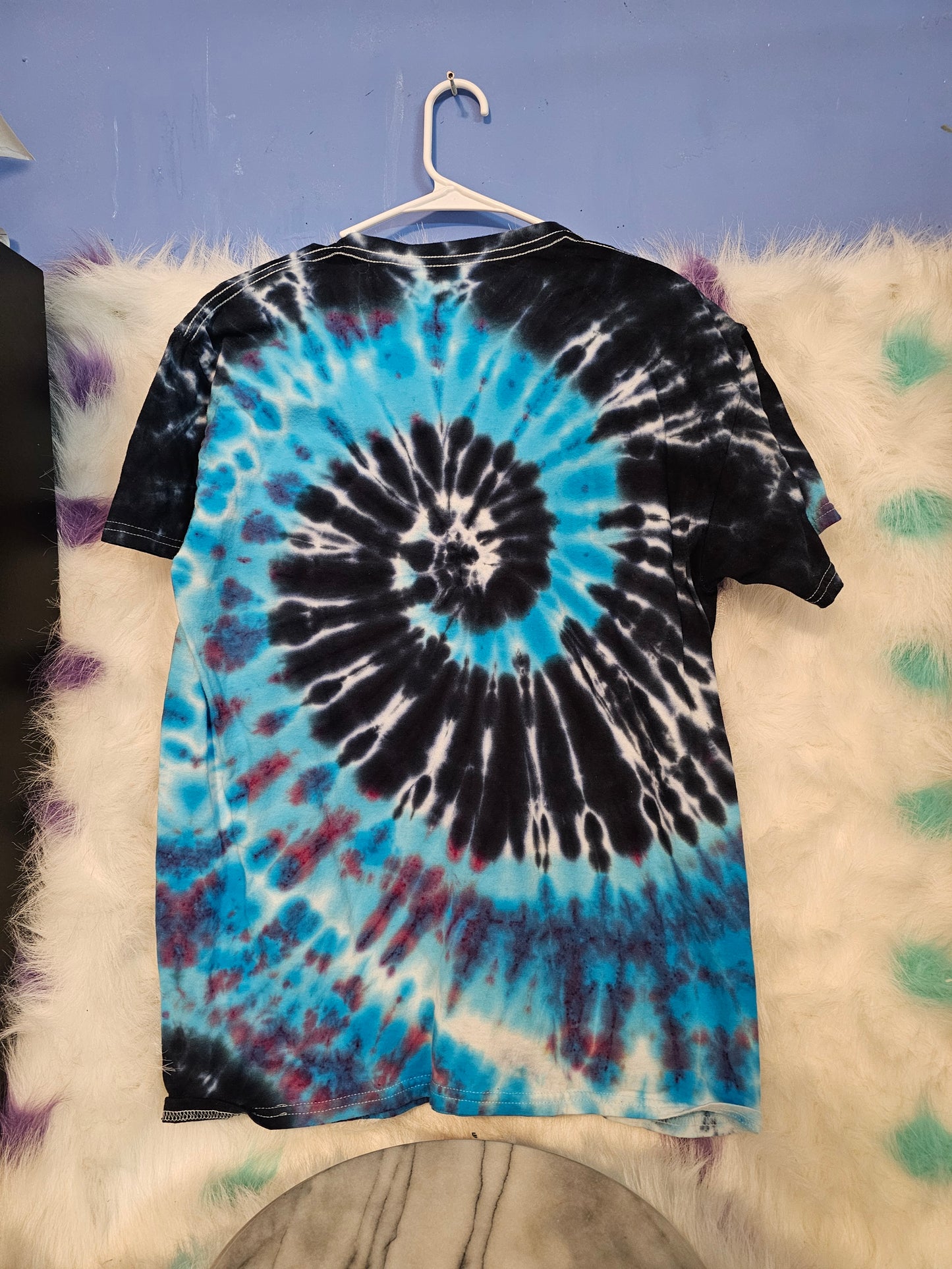 Size L 100% cotton blue and black tie die tshirt